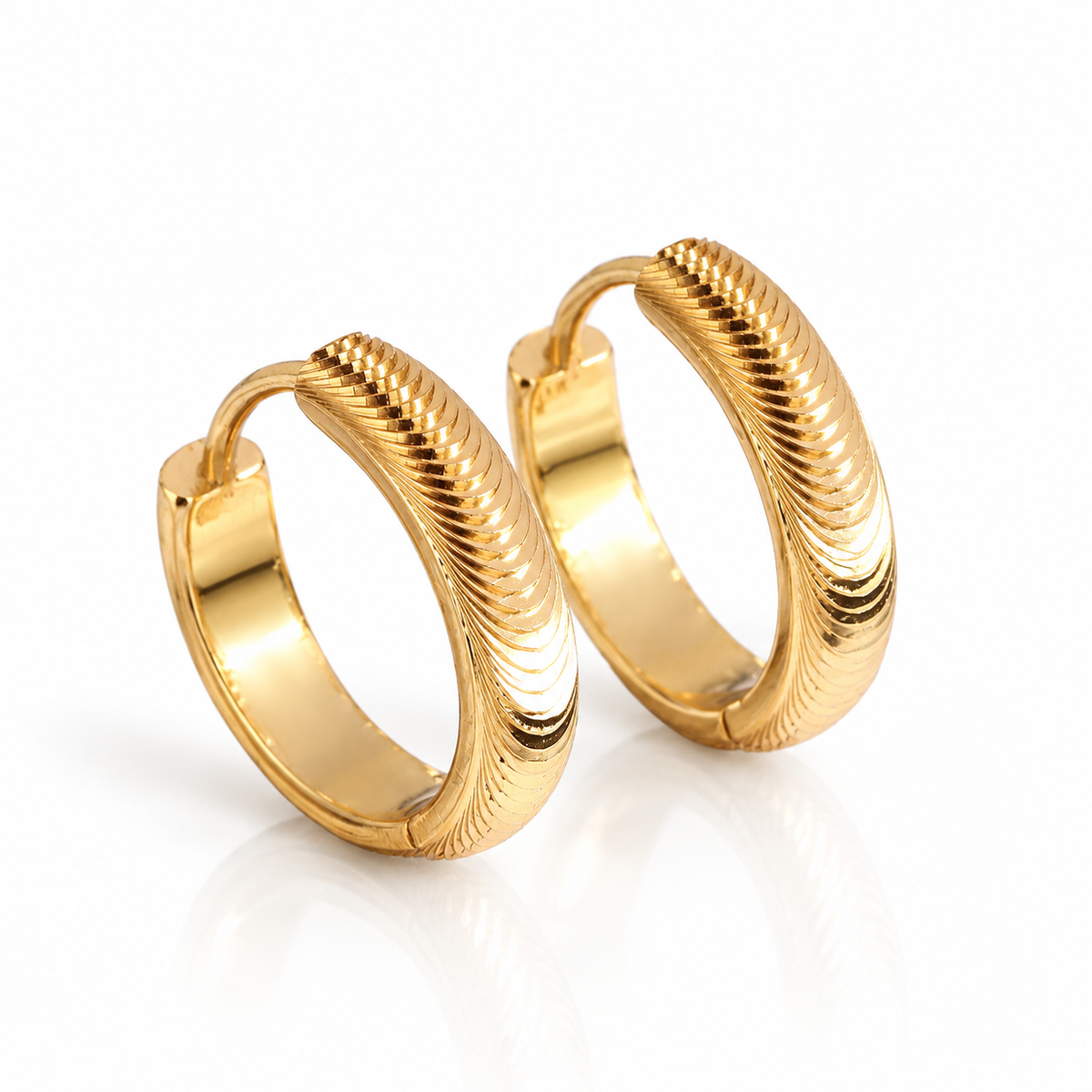 Cat’s Eye Earrings – A Reflection in Motion