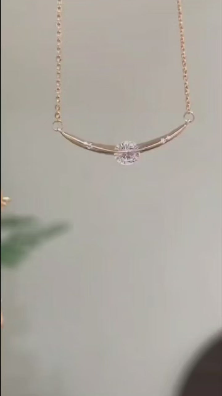 Rotating Shooting Star Necklace – A Sparkle in Motion